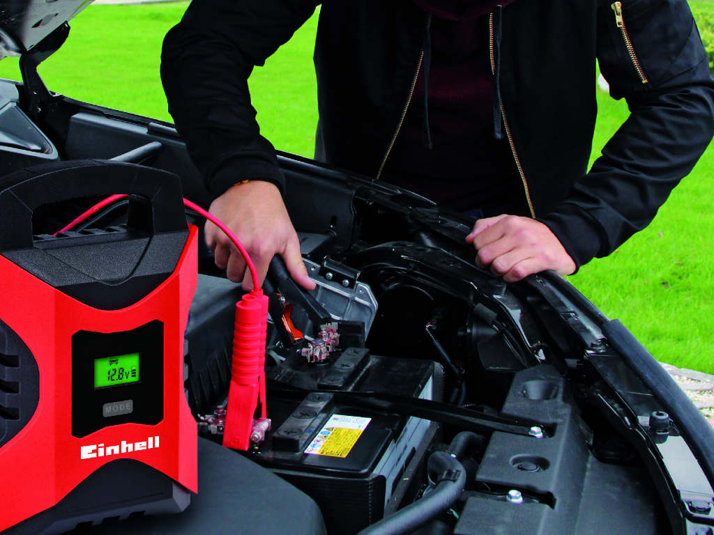 preparing car battery with einhell battery charger