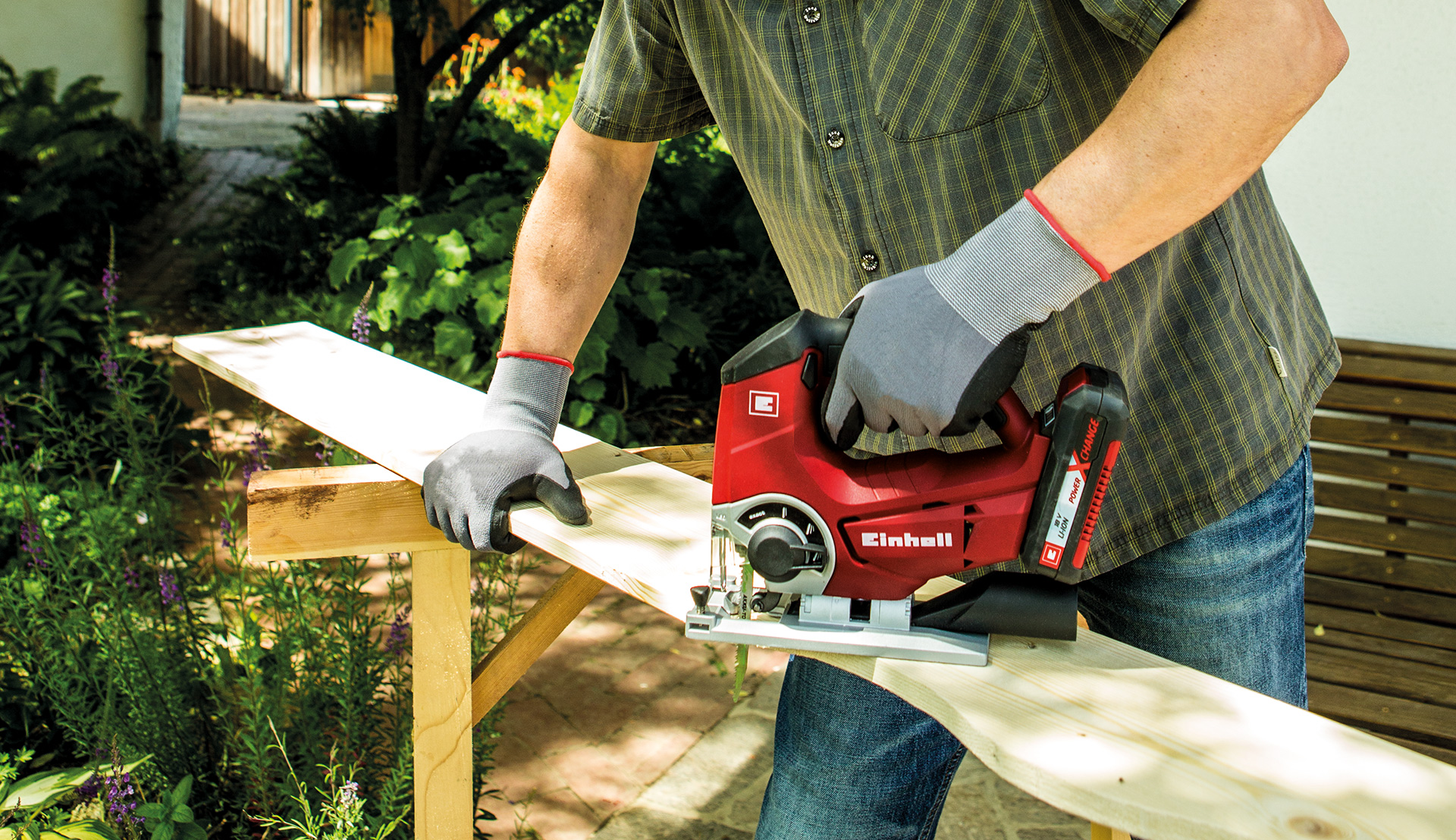 cordless jigsaw in use