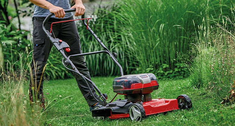 A cordless lawnmower without catcher box for mulching the lawn.